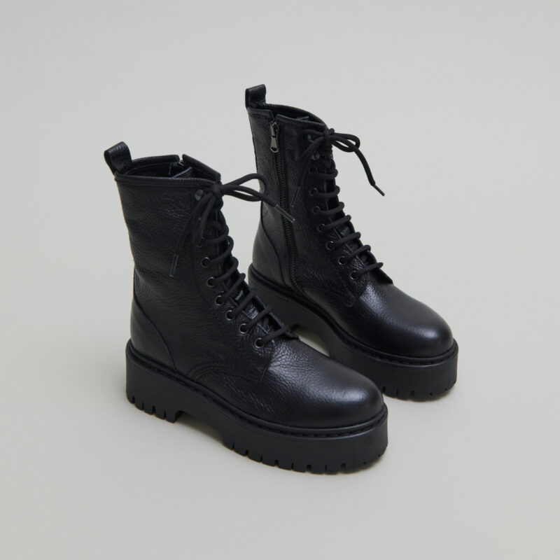 Boots à plateformes et lacets