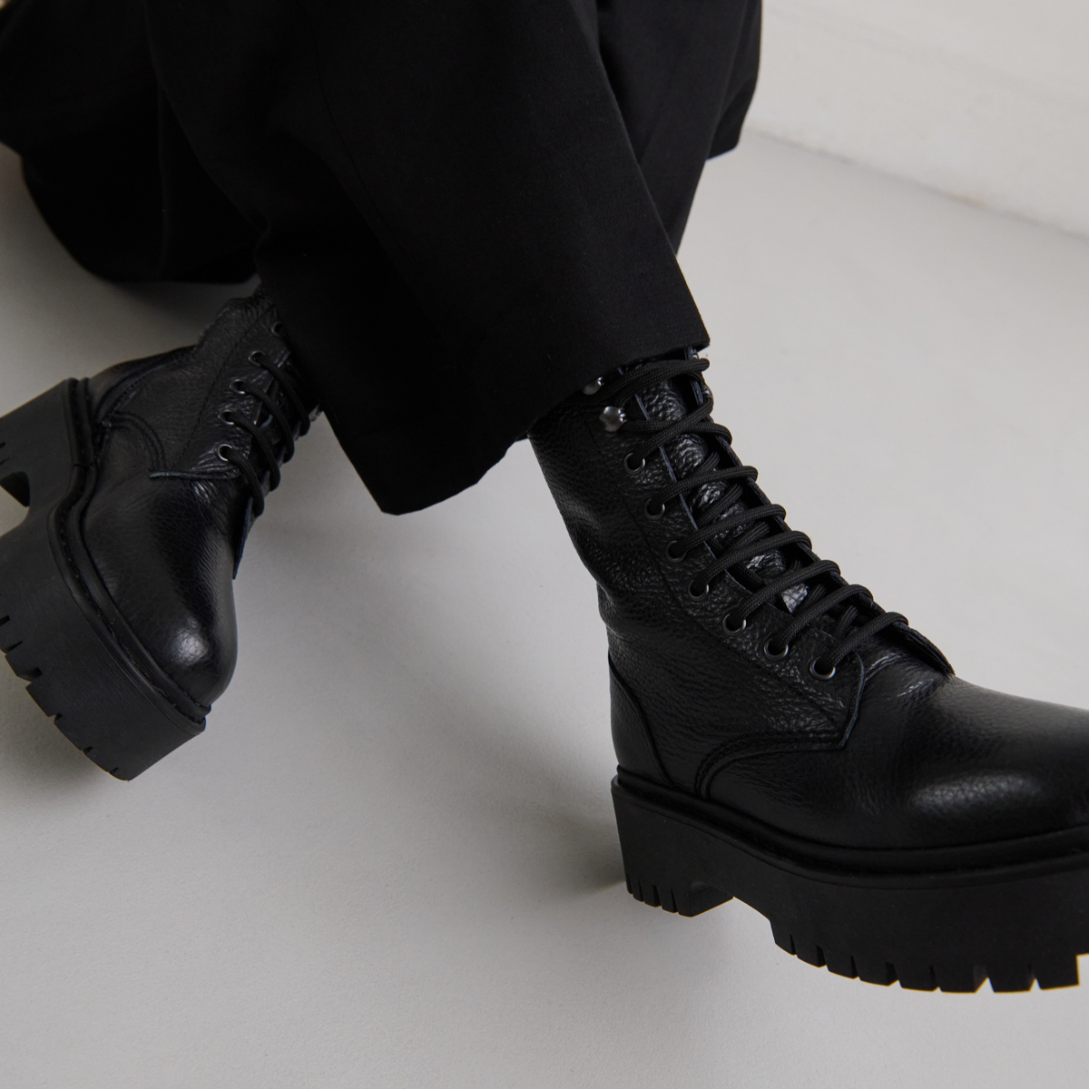 Boots à plateformes et lacets – Image 3