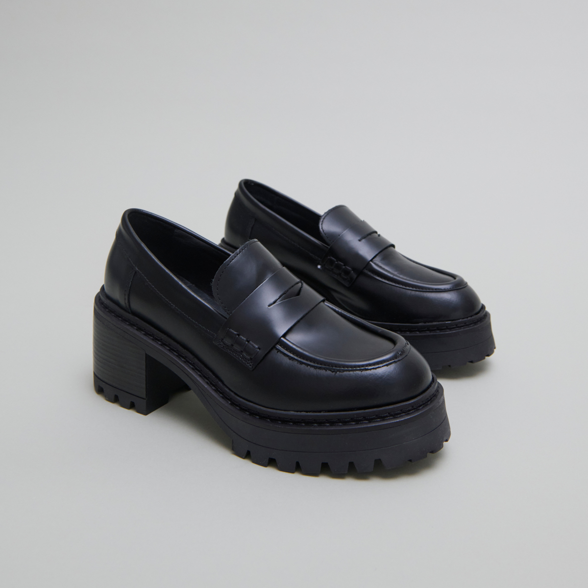 Mocassins à talons et semelles crantées.... – Image 3