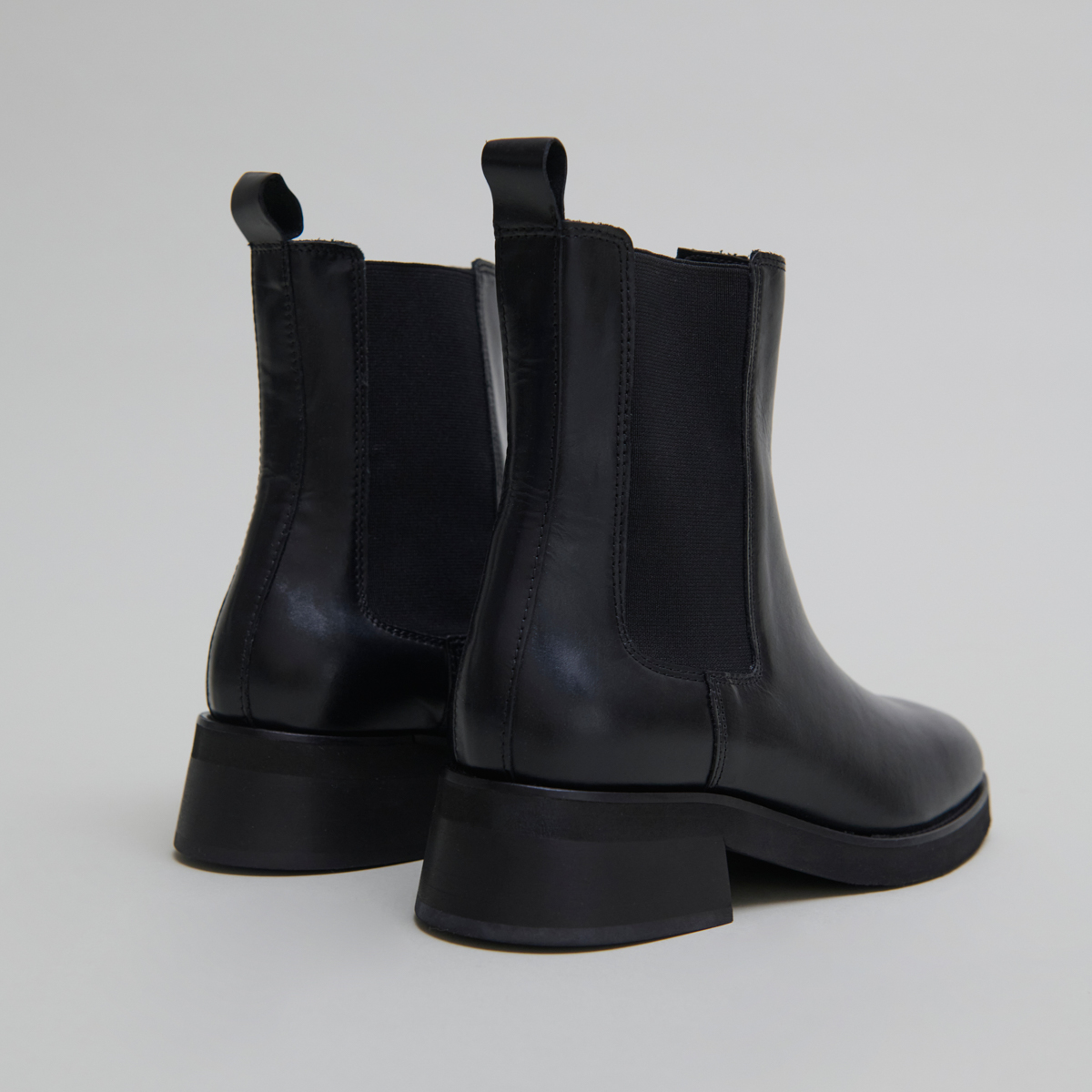 Boots à bouts arrondis et élastiques – Image 5