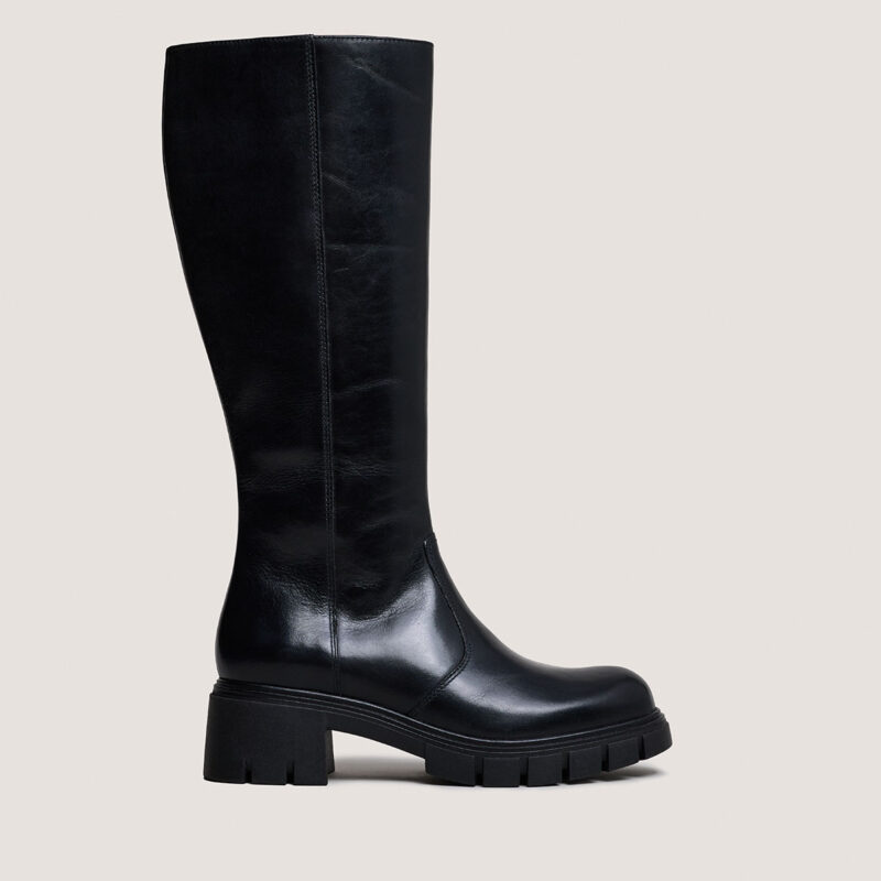 Bottes à semelles crantées