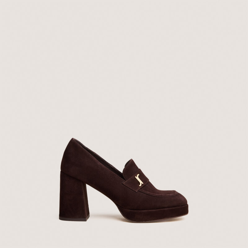 Mocassins à talons et monogrammes