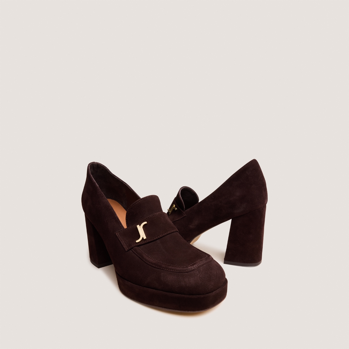 Mocassins à talons et monogrammes – Image 4