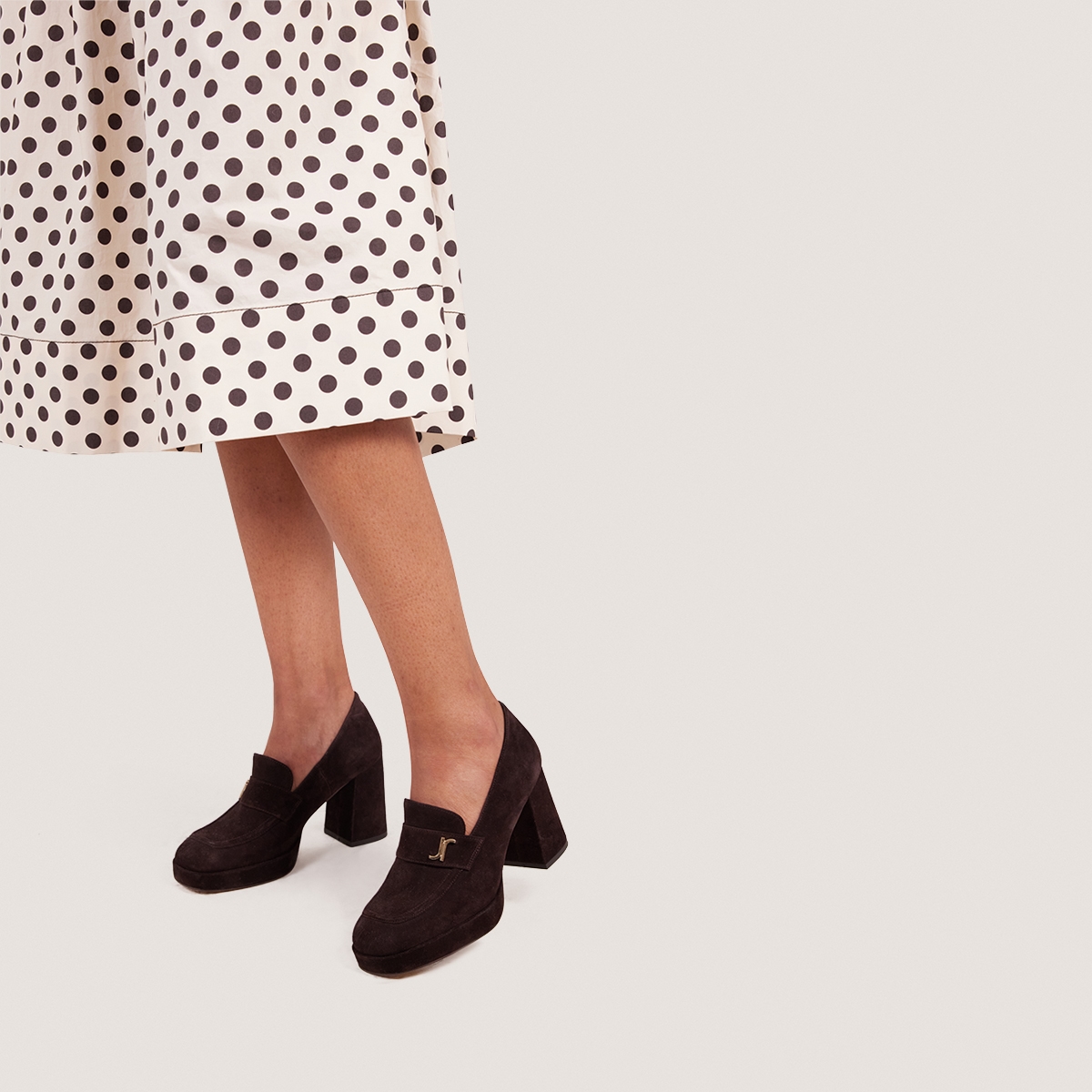 Mocassins à talons et monogrammes – Image 5