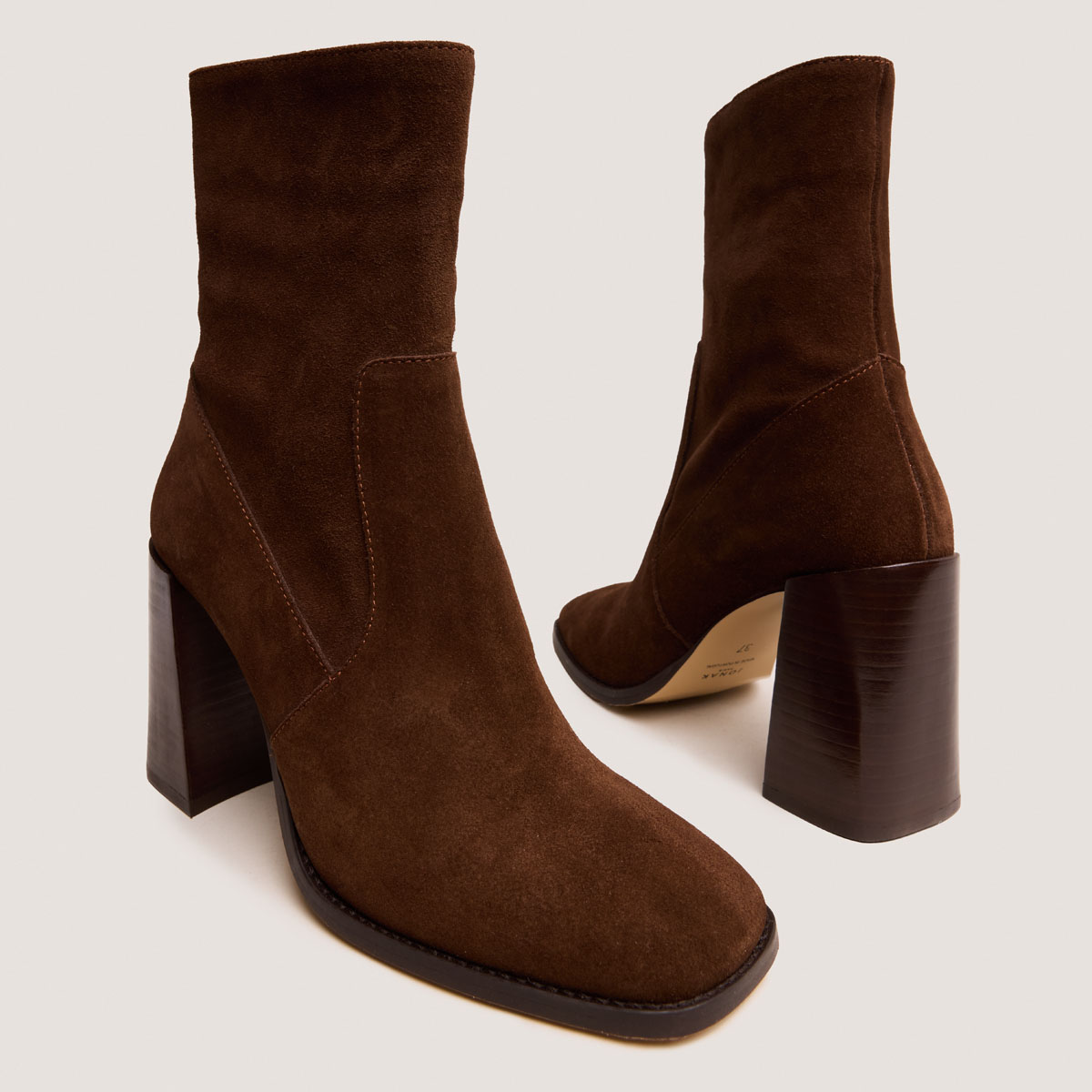 Bottines à talons et bouts carrés