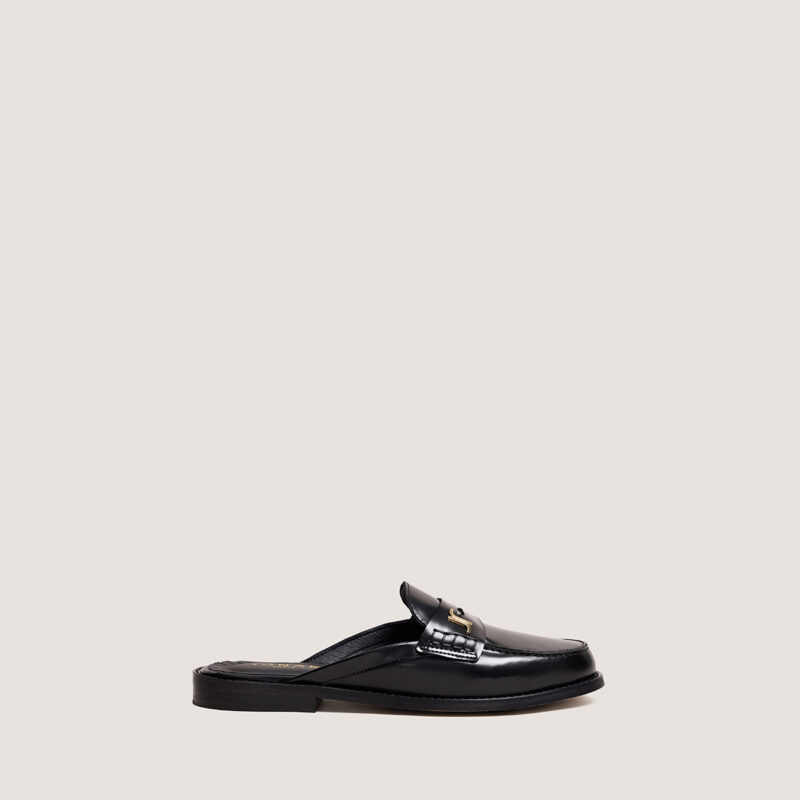 Mocassins à bouts arrières ouverts et monogrammes