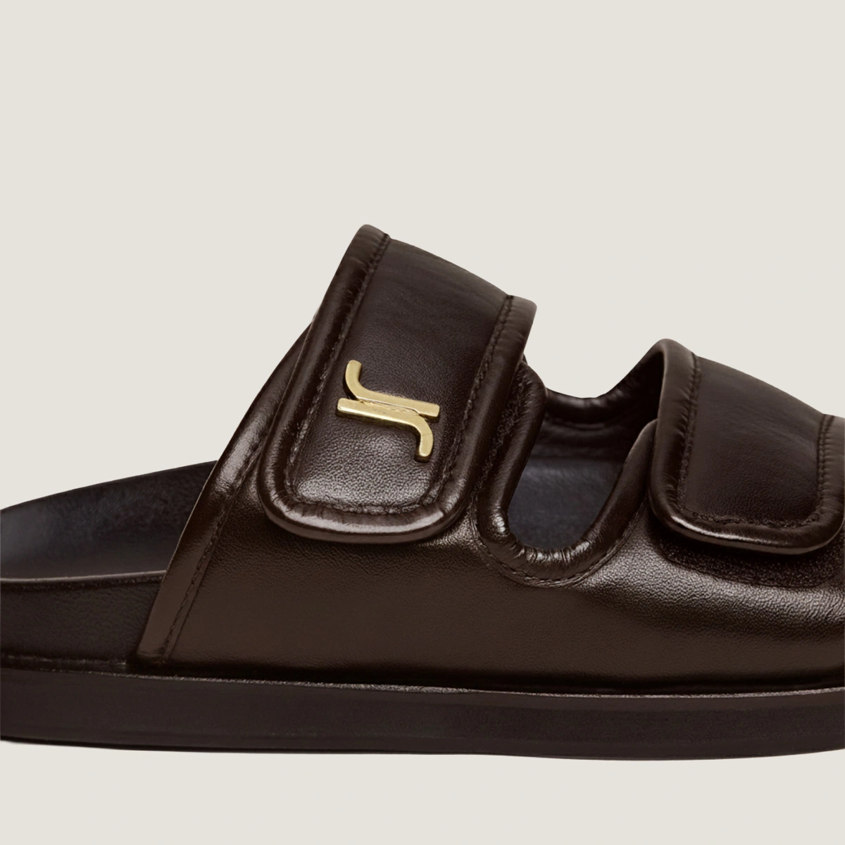 Mules à monogrammes