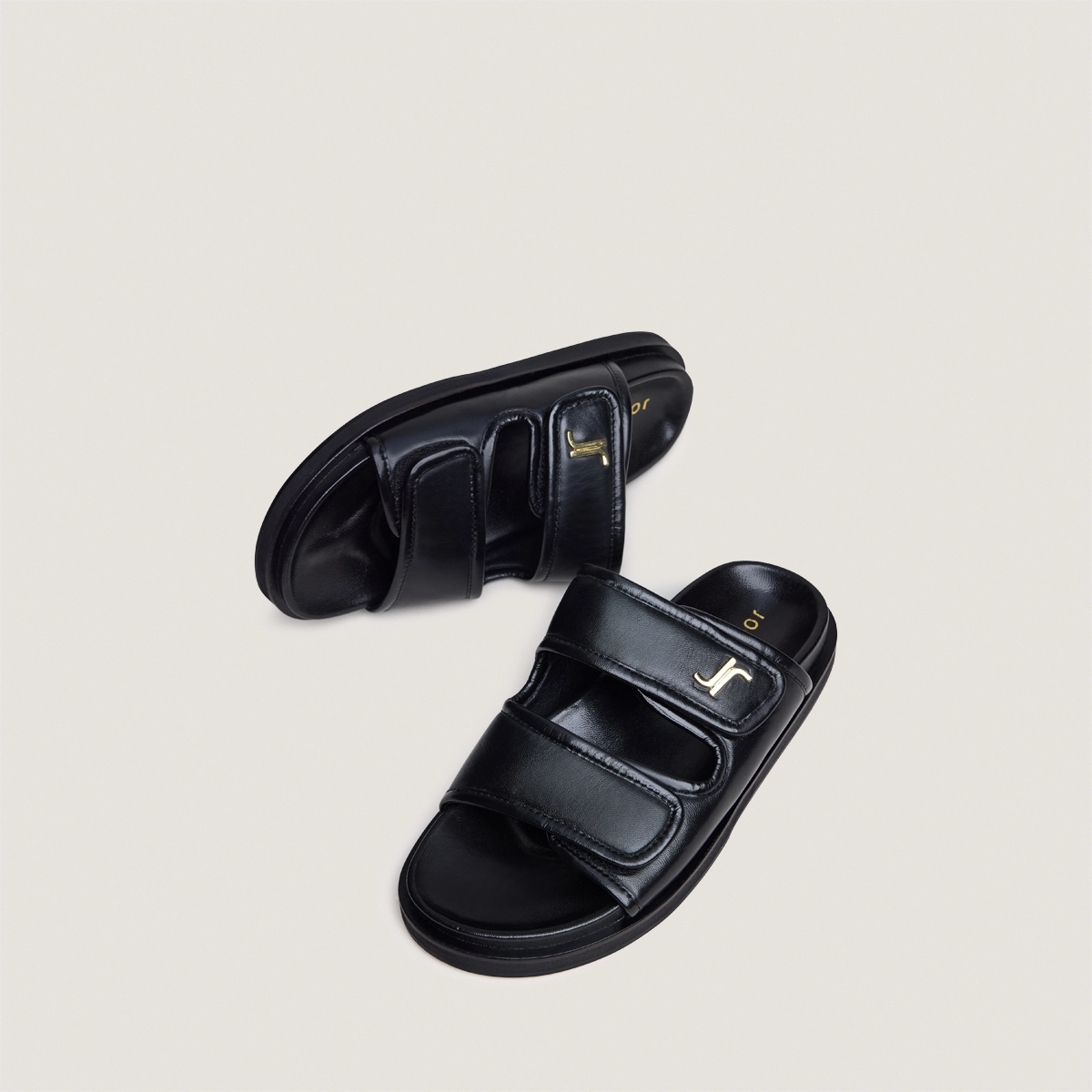 Mules à monogrammes