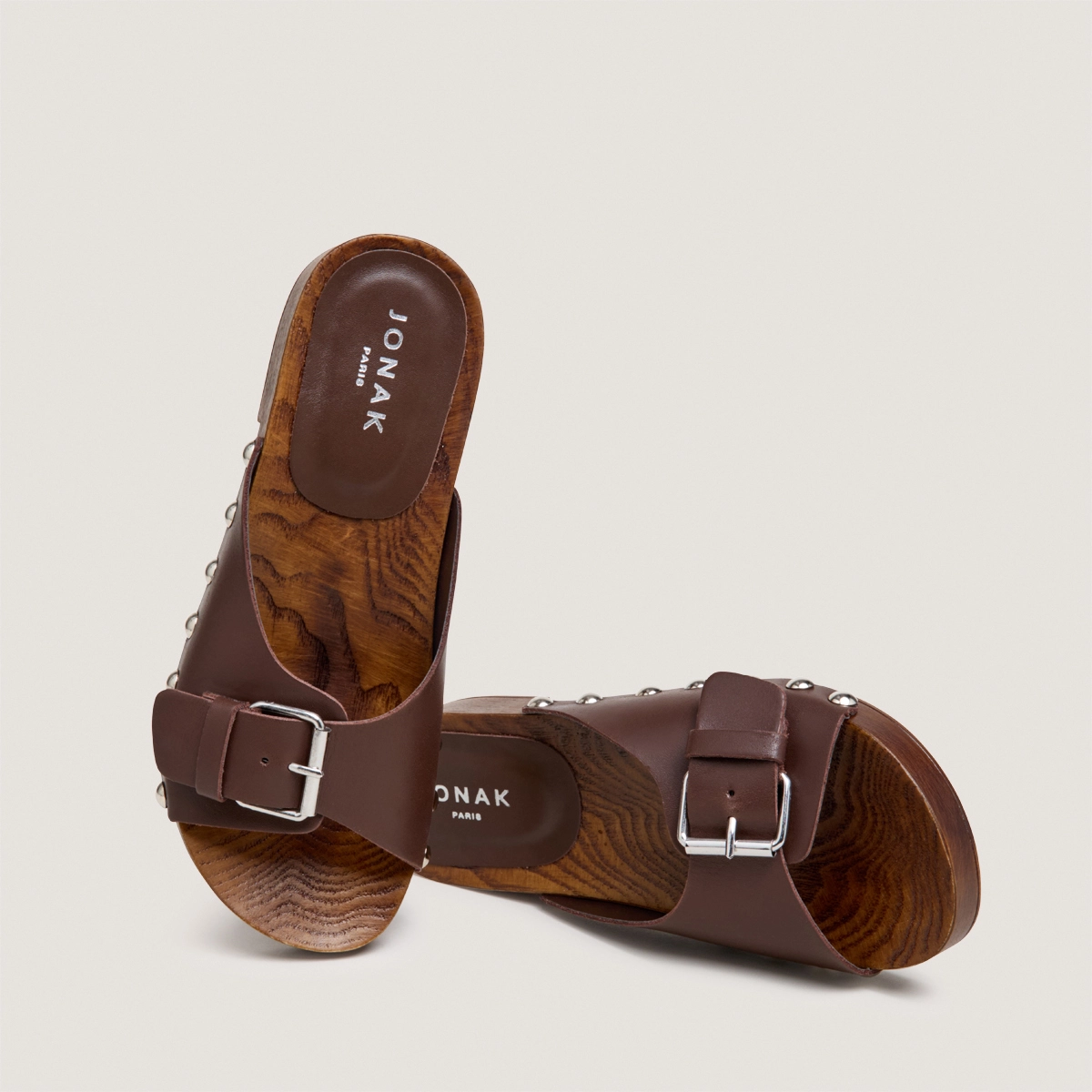 Mules à petits talons et rivets