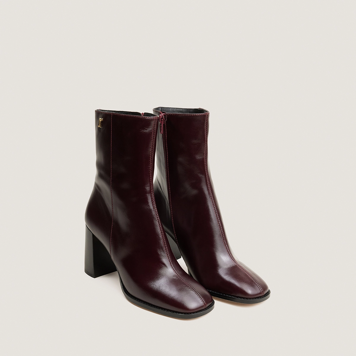Bottines à talons et monogrammes – Image 2