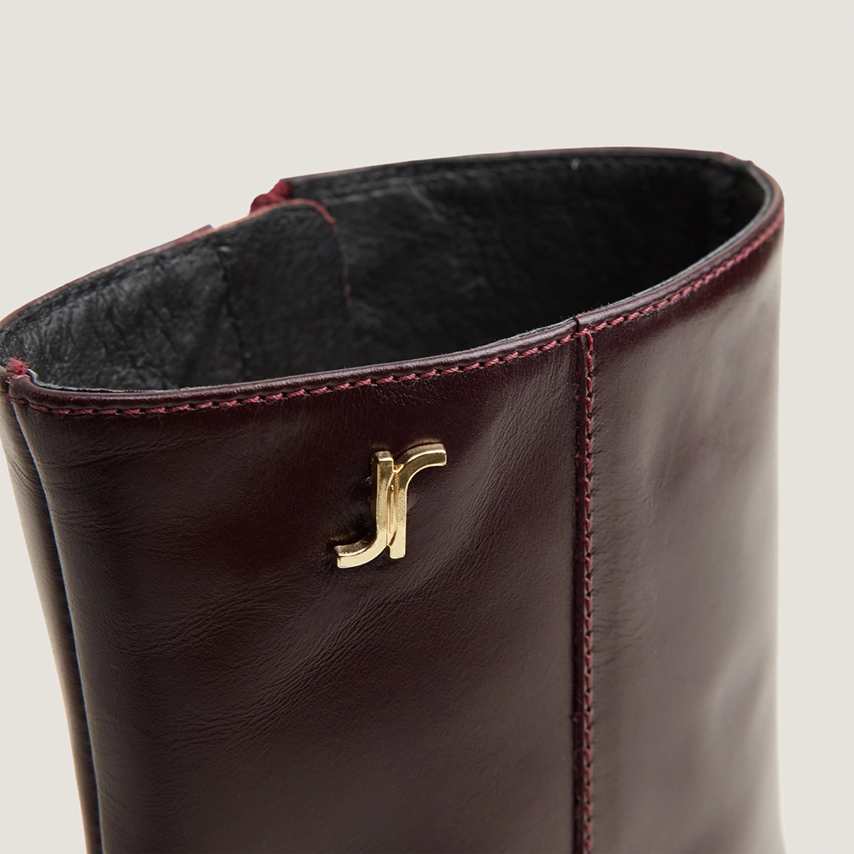 Bottines à talons et monogrammes – Image 3