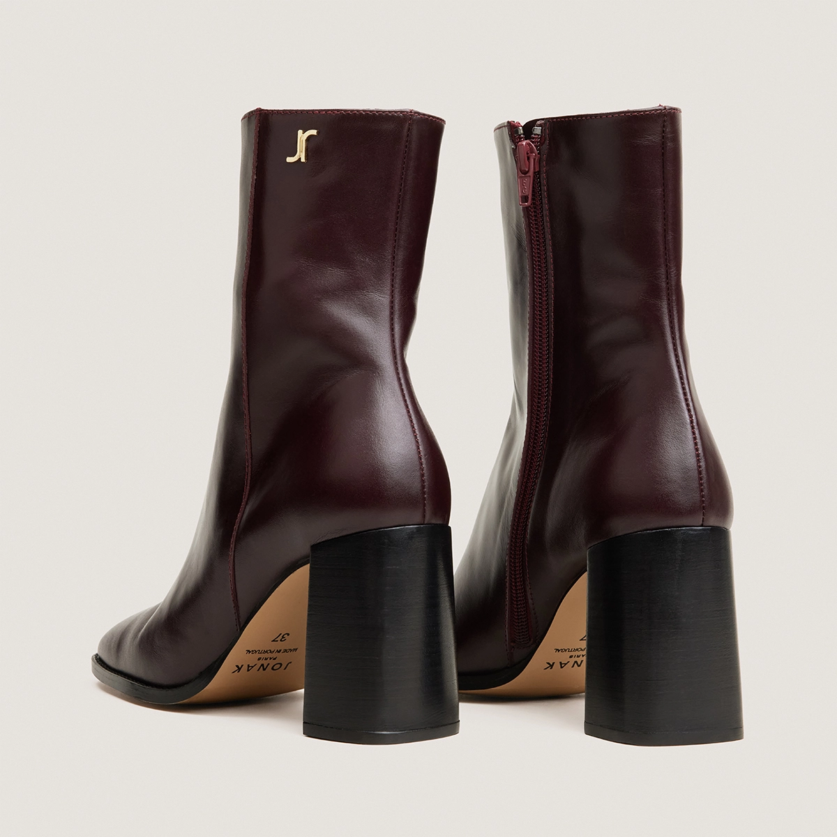 Bottines à talons et monogrammes – Image 4
